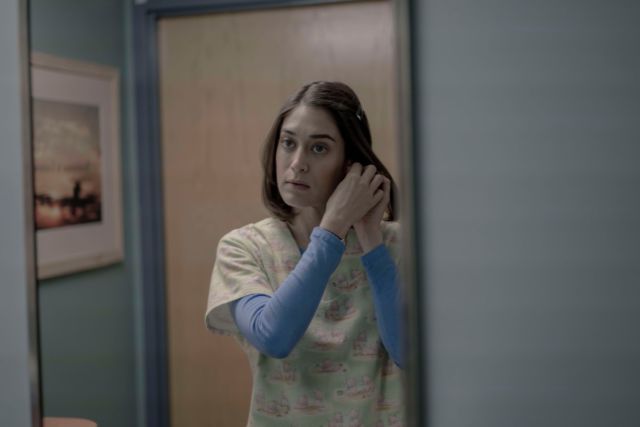Annie Wilkes (Lizzy Caplan) is a nurse with mental issues on the run from her past before ending up in Castle Rock.