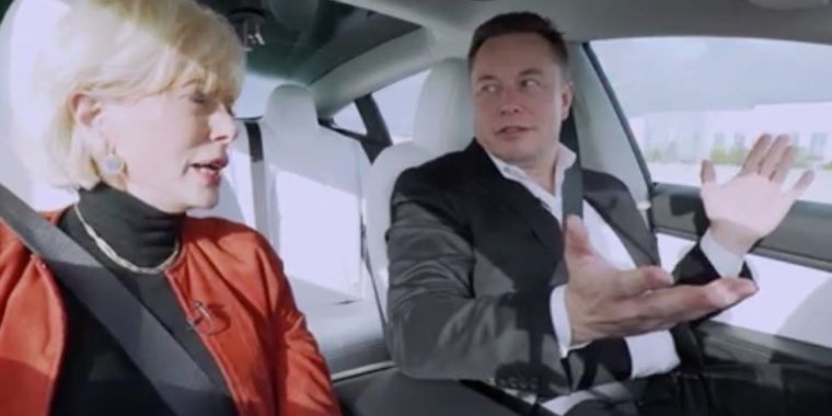 Tesla rappelle toutes les voitures équipées du pilote automatique, car le gouvernement fédéral dit qu’elles sont trop facilement utilisées à mauvais escient
