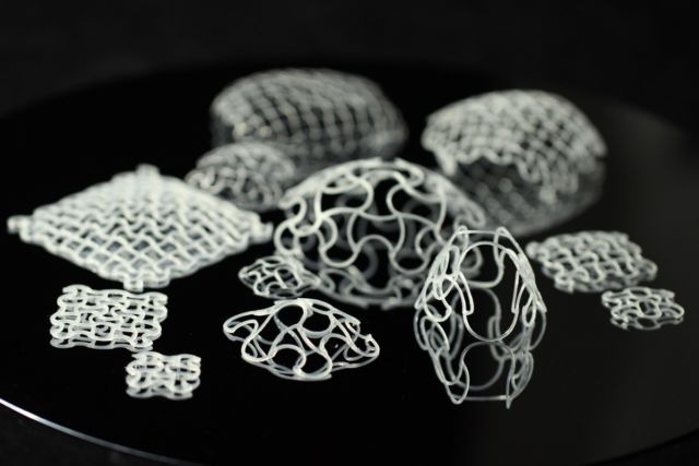 A set of lattice structures that has transformed into spherical caps, or dome-like shapes, after application of a temperature difference.