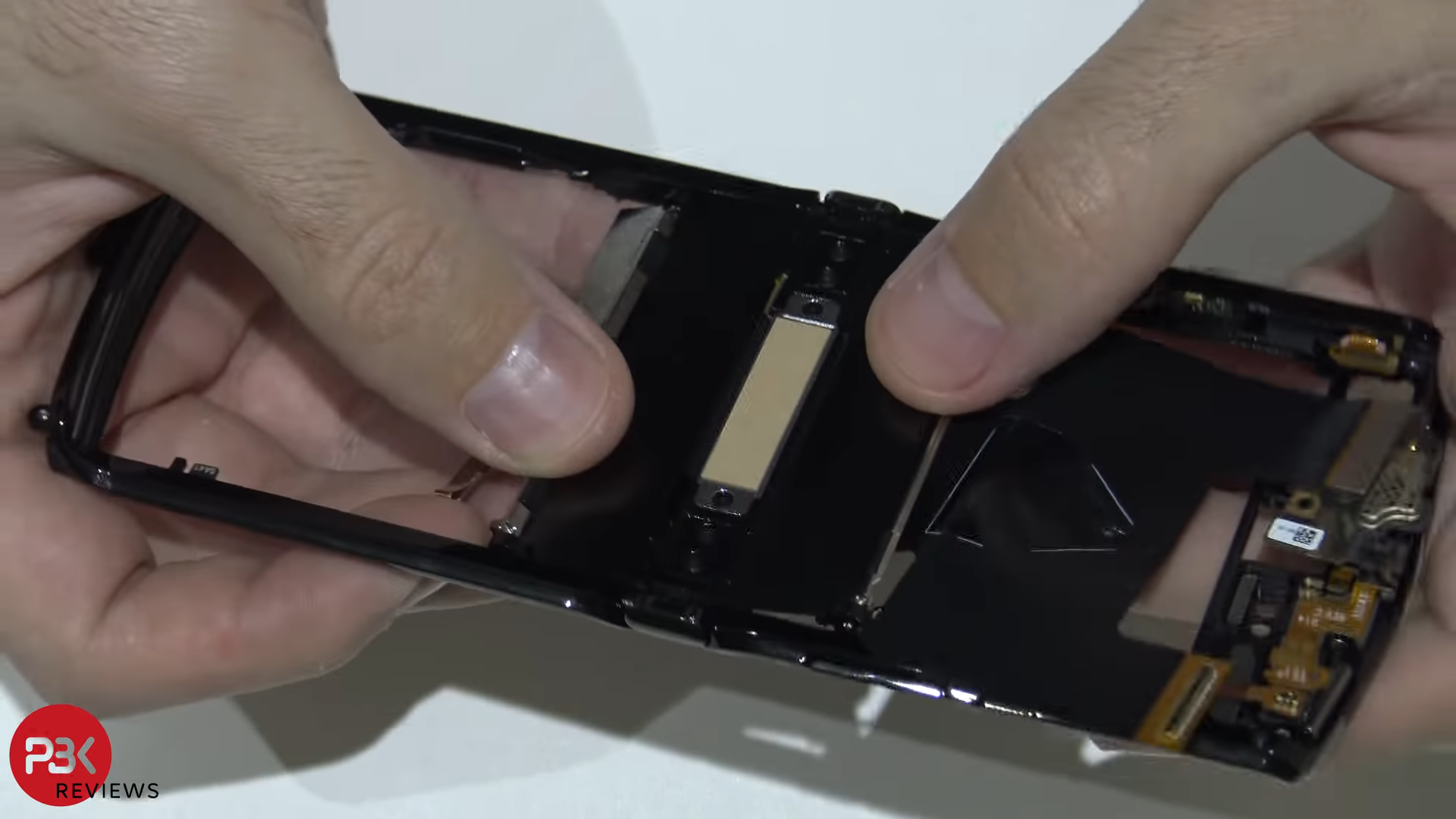 The new Moto Razr gets a teardown a day before release - Ars Technica