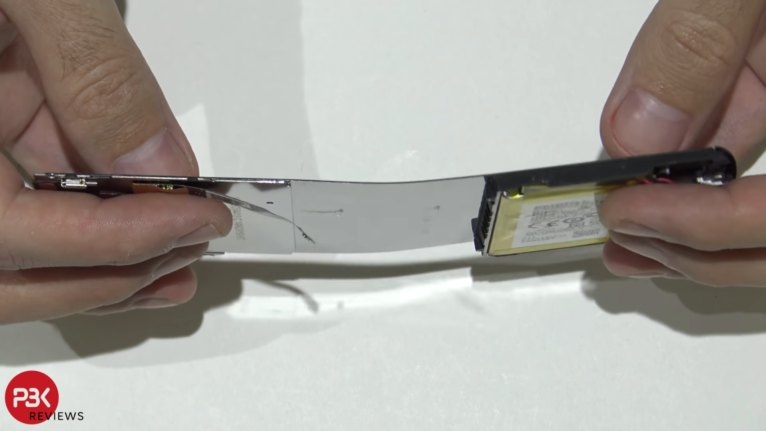 The new Moto Razr gets a teardown a day before release - Ars Technica