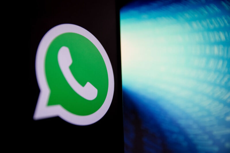 Facebook has patched a WhatsApp bug that would let someone read files off your desktop.