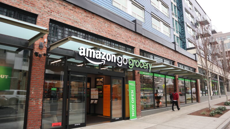 La primera ubicación de Amazon Go Grocery en el vecindario de Capitol Hill en Seattle.