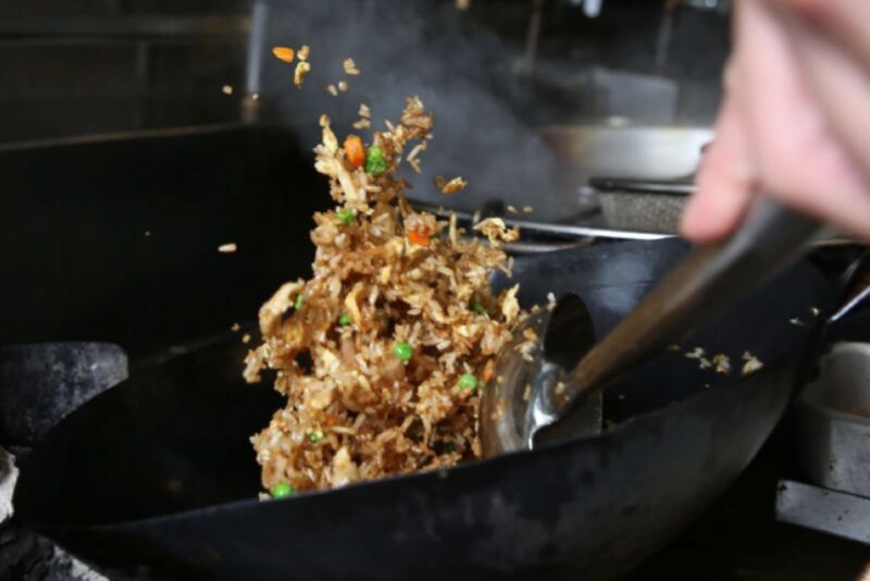 Tossing woks has long been suspected of causing the high rate of shoulder injuries among Chinese chefs.