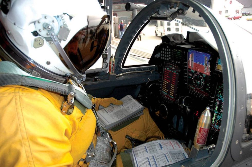 1024px-U-2_new_cockpit_2006-06-20_F-8409