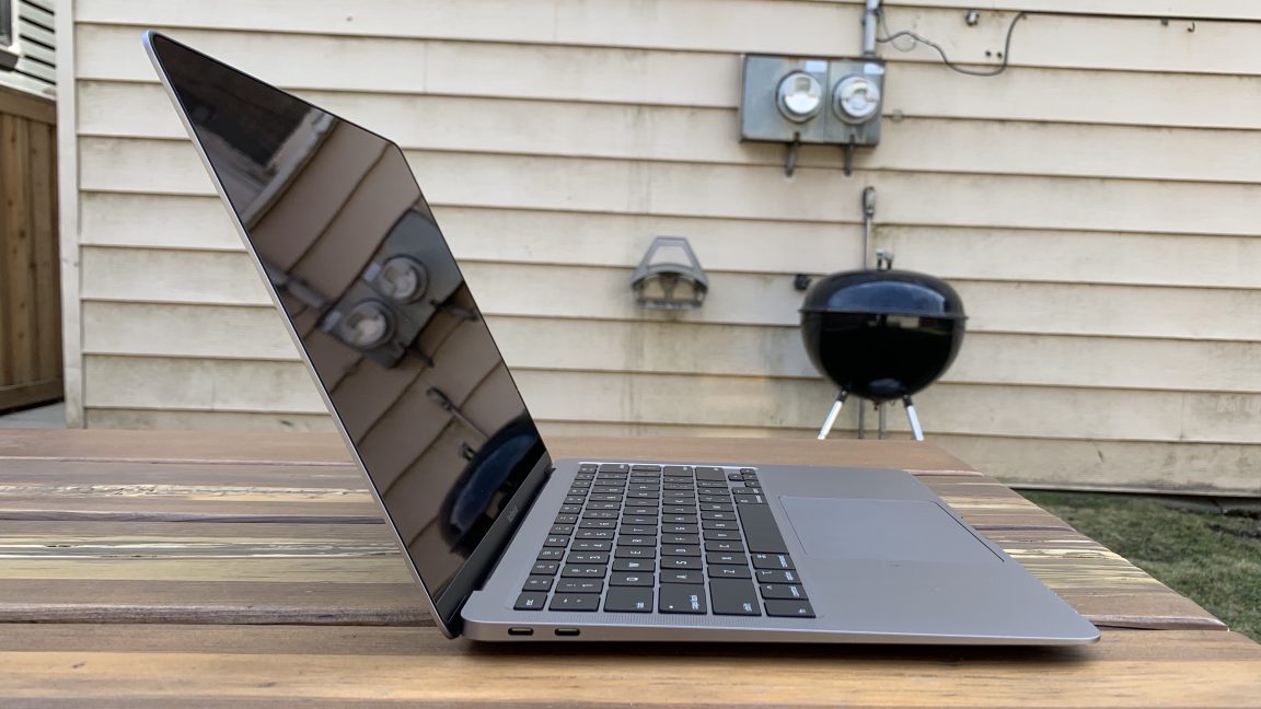 MacBook本体 Apple MacBook Air 2020 Amazon.com: Apple 2020 MacBook Air with 1.1GHz Intel Core i3