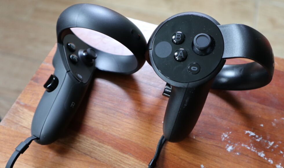 Oculus Touch: the second-generation model (left) and the first-generation model (right).  Both work with Half-Life Alyx, and the second-generation model comes with every Oculus Rift S and Oculus Quest.