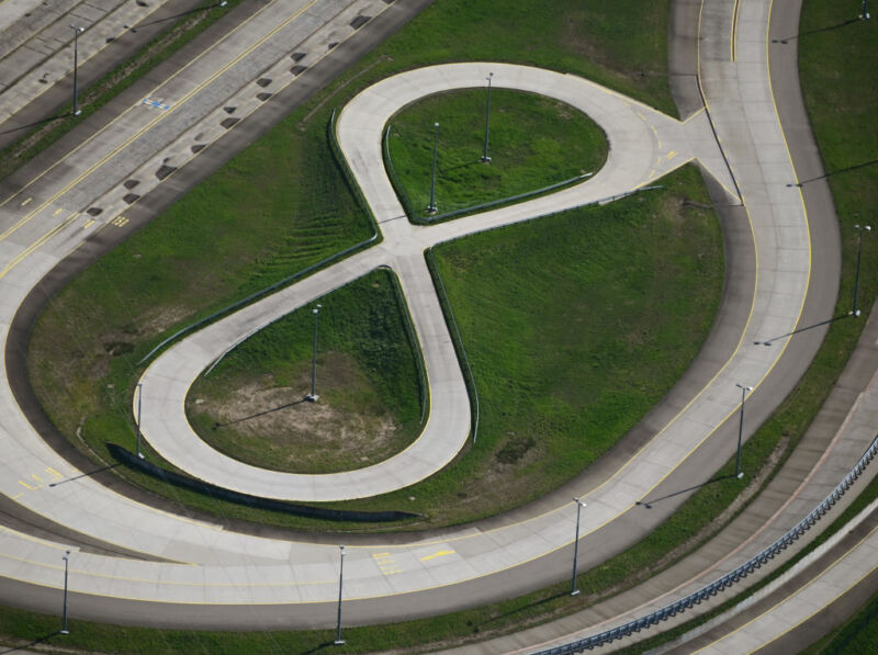 Image of a figure-eight race track.