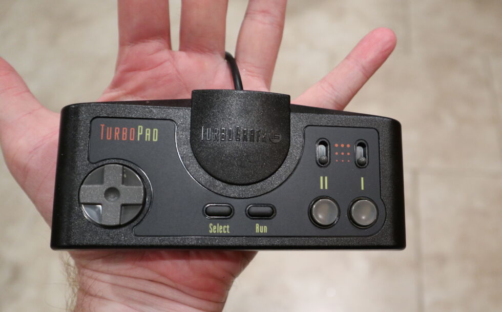 The TG-16M's controller largely resembles the original, right down to the divots in its action buttons, the firm-yet-pliable d-pad, and, of course, those sweet, sweet "turbo" toggles.