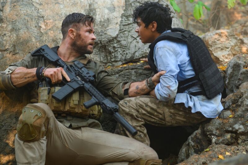 Review: Chris Hemsworth shows his dramatic acting chops in ...