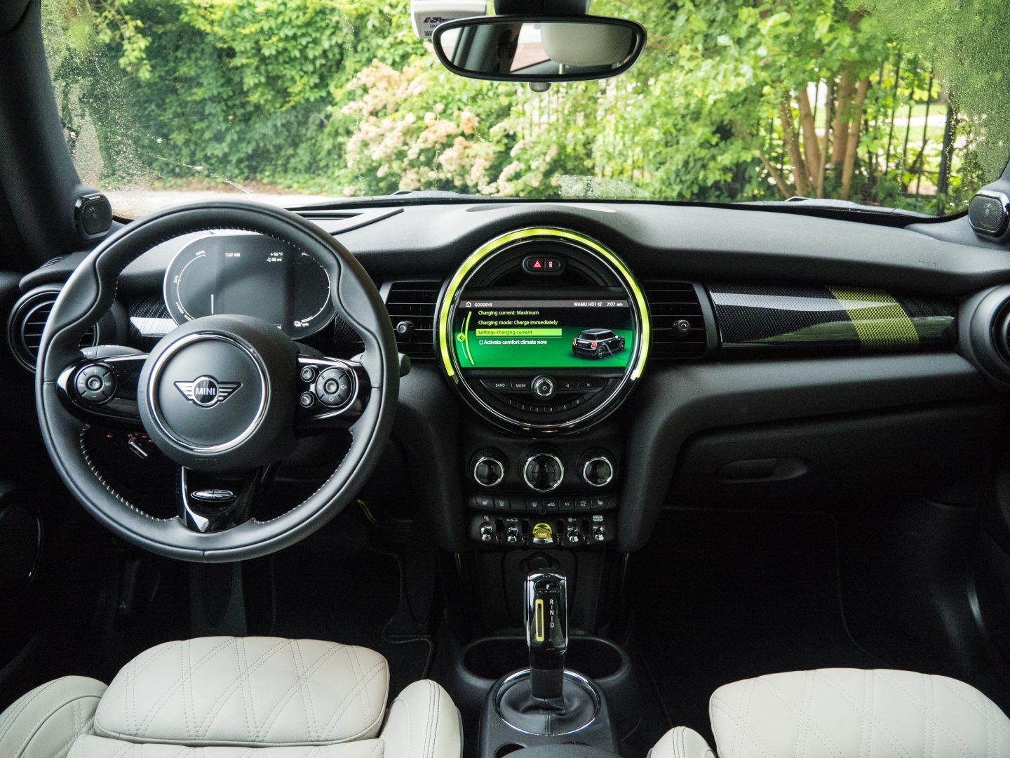 The electric 2020 Mini Cooper SE: Big driving fun, little driving range ...