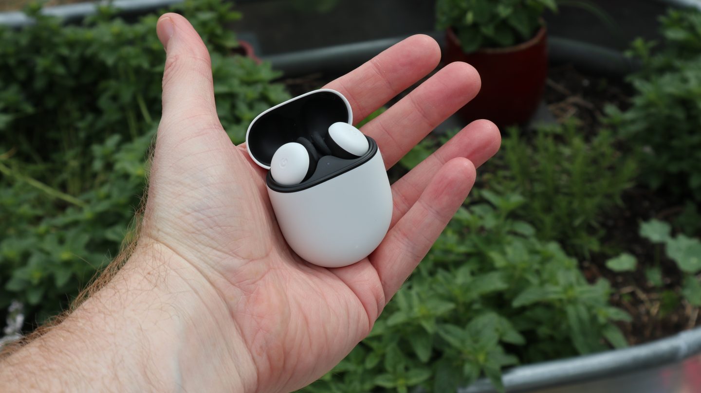 , Pixel Buds 2 anmeldelse: Disse øretelefoner er “meget bedre end OK,” Google