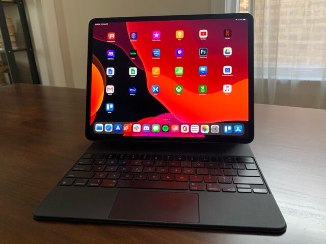 激安特価品 M1 Keyboard ＋Magic 12.9インチ Pro iPad タブレット