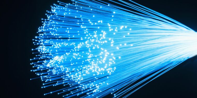 Google Fiber promociona una velocidad de descarga de 20 Gbps en la prueba, promete 100 Gbps eventuales