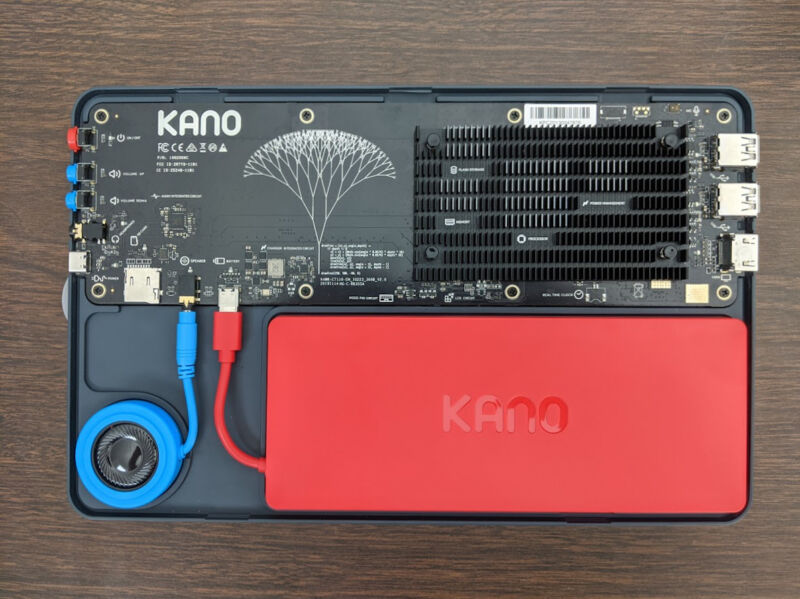 Hands-on: The $300 Kano PC, a “build-it-yourself” Chromebook