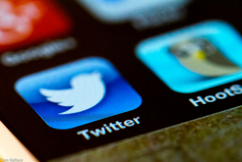 Twitter hackers used “phone spear phishing” in mass account takeover - Ars Technica