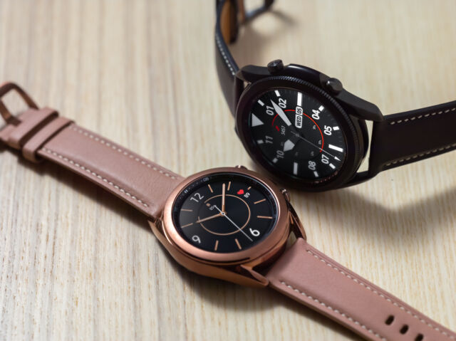 The Galaxy Watch 3 in Mystic Bronze and Mystic Black.