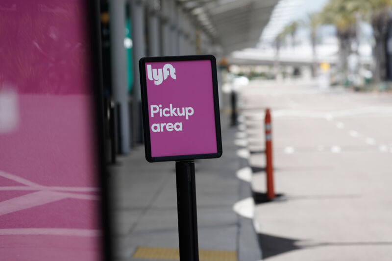 Last-minute California ruling means Uber and Lyft wonu0027t shut down 