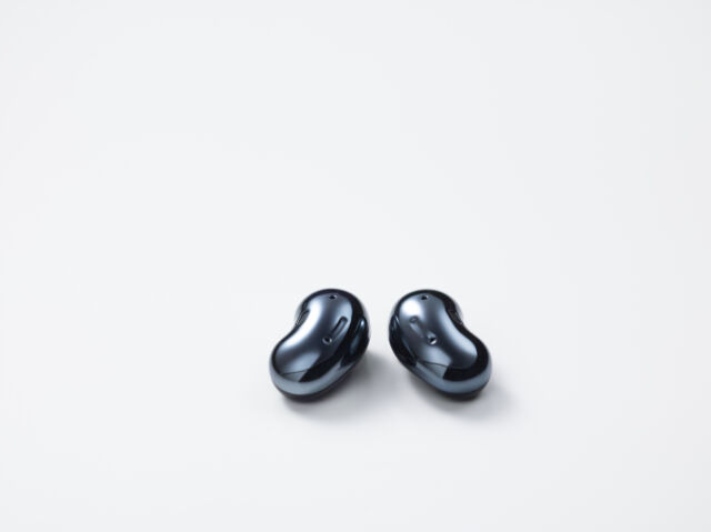 Samsung's “beans” earbuds are here, and they're called the Galaxy