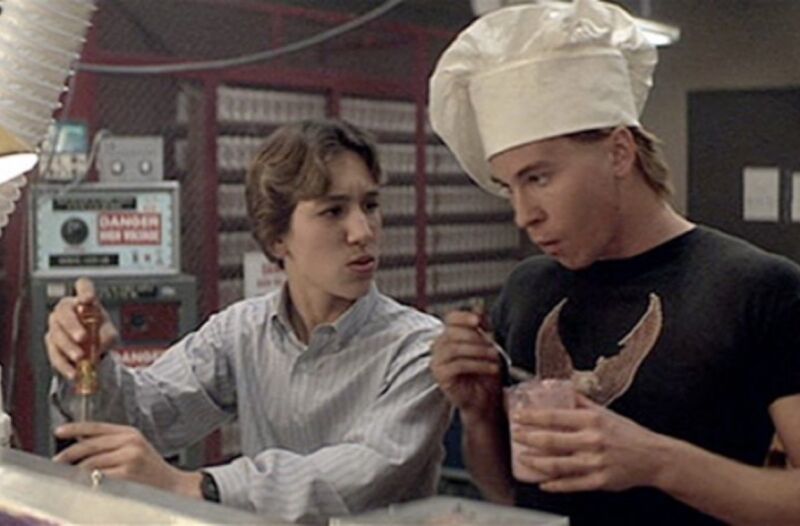 Mitch (Gabriel Jarret) and Chris (Val Kilmer) play young science whizzes trying to build a 5-kilowatt laser in the 1985 film <em>Real Genius</em>.