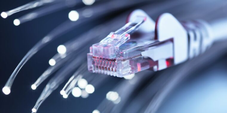 FCC aims to stop broadband bill shock, reviving plan nixed by Ajit Pai thumbnail