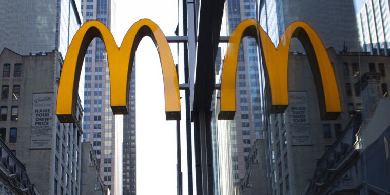 McDonalds CEO Sent Nude Photos Of Employees Over Work Email Lawsuit