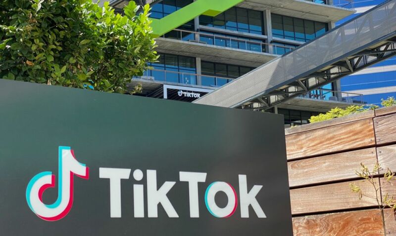 Oracle enters race to buy TikTok's US operations
