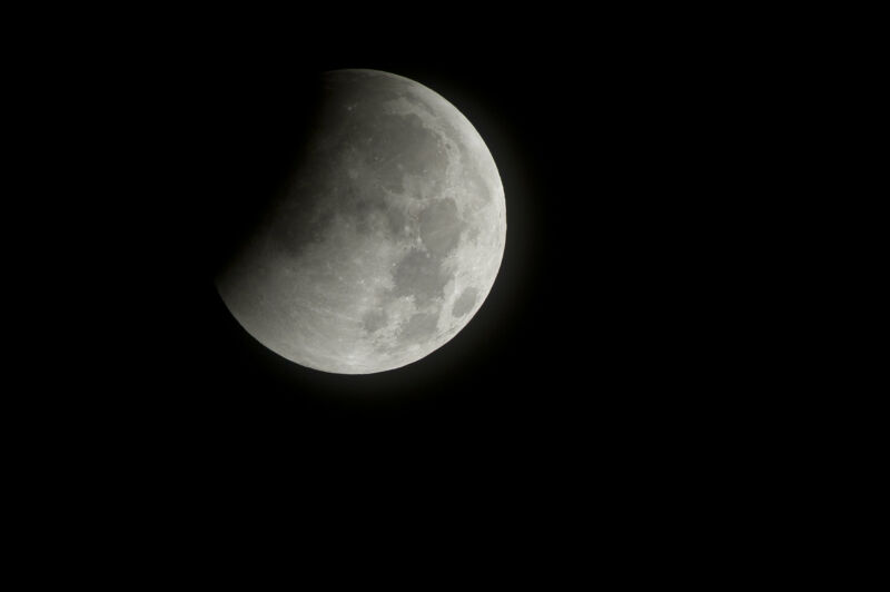 A total lunar eclipse begins in 2010.