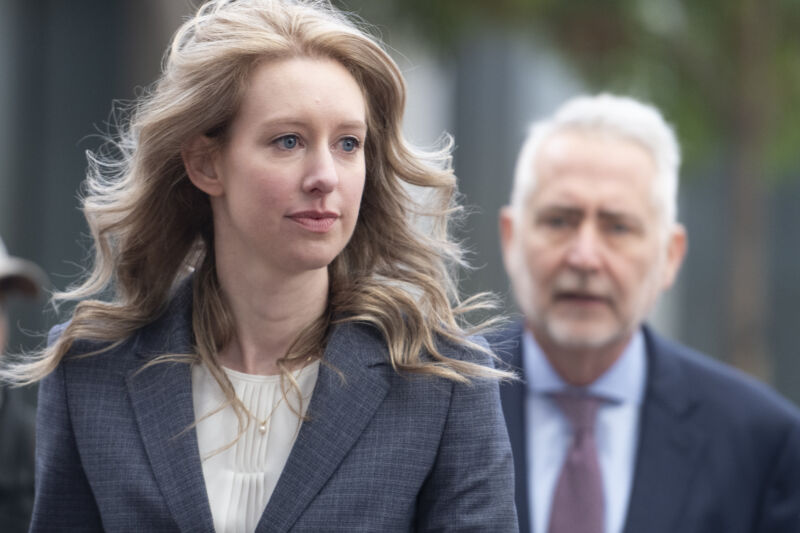 Theranos founder Elizabeth Holmes on trial as jury selection begins - Ars Technica