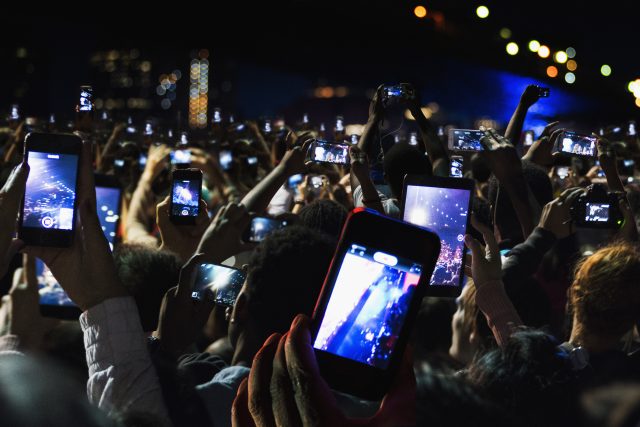 As 5G-compatible devices become more common, airtime contention in crowds potentially becomes less of a problem.