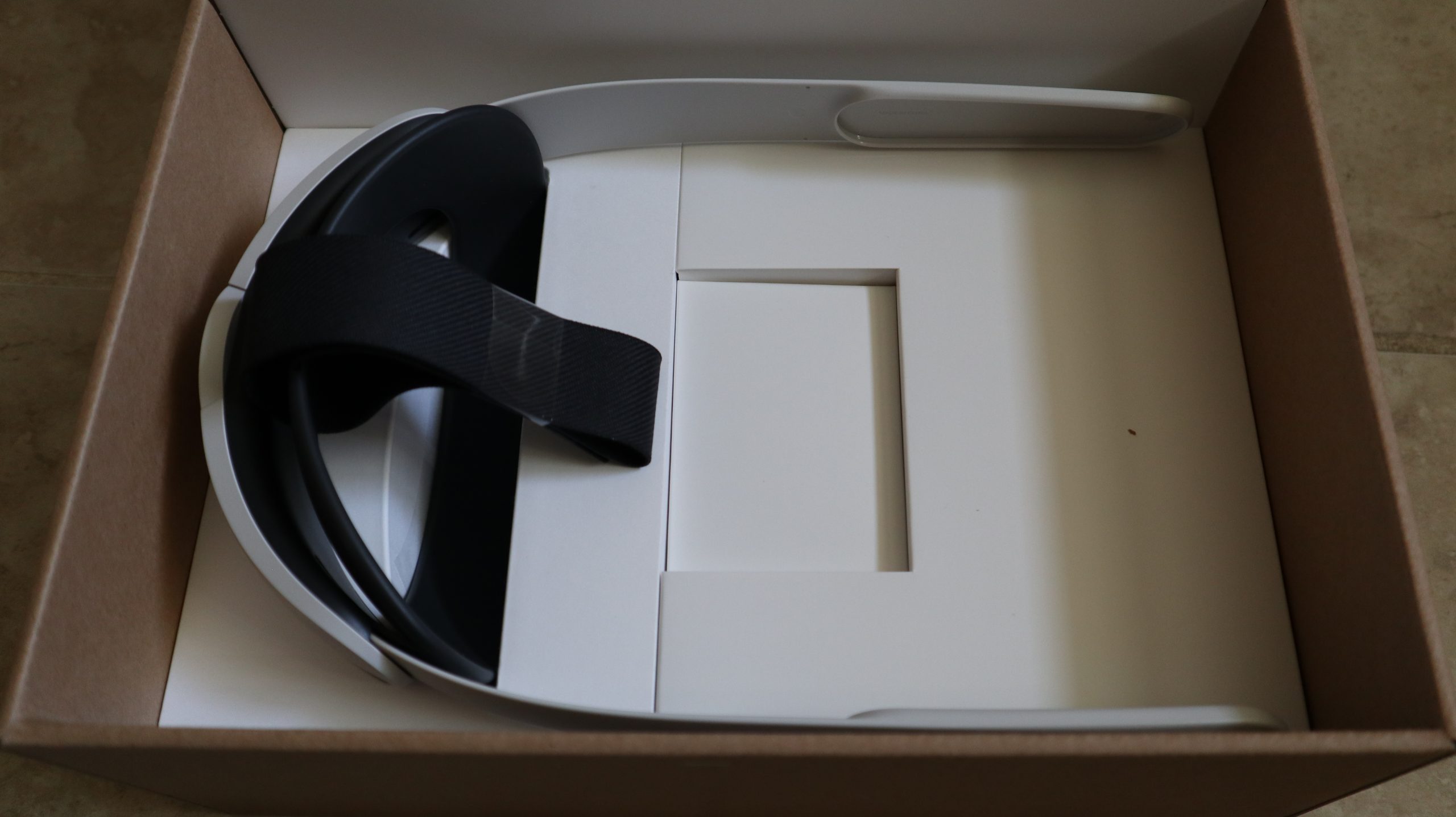 *EMPTY BOX ONLY* Facebook selling Oculus Quest 2 VR System - FREE S&H!