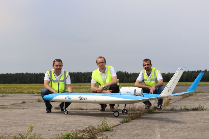 Members of the flight test team pose with the Flying-V model in Germany in June 2020. 