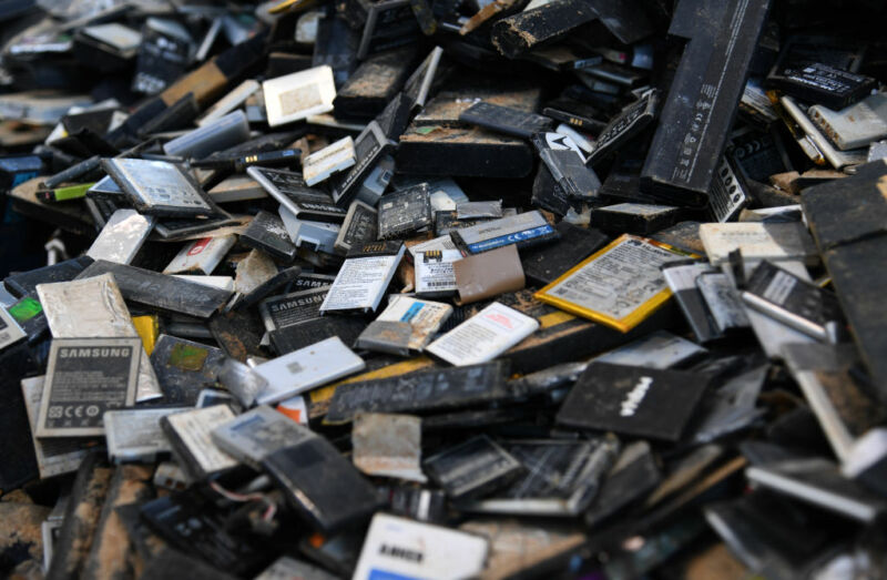 Empty phone batteries are sorted by the company Accurec Recycling GmbH. 