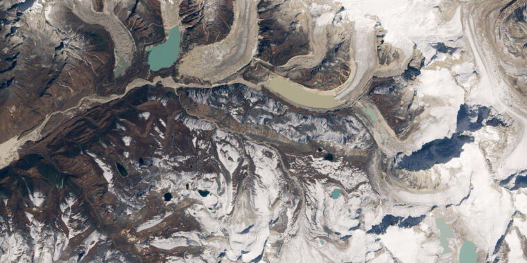 Glacial Meltwater Lakes Have Grown By Half Since The 1990s | Ars Technica