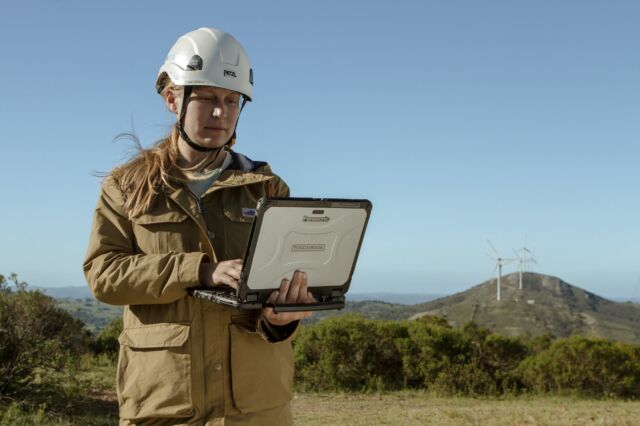 This utility worker is connecting to company applications on a Panasonic Toughbook with LTE modem.
