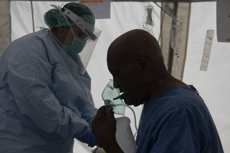 A patient receives oxygen inside the Doctors Without Borders (MSF) Covid-19 tent at the Ana Francisca Perez de Leon II hospital in Caracas, Venezuela, on Wednesday, Aug. 26, 2020. 