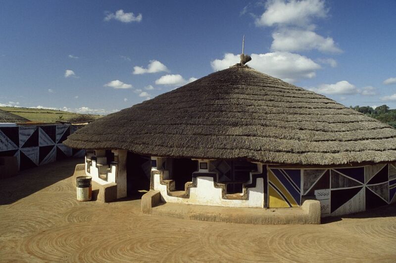 A building in a Ndebele village, South Africa. The Ndebele language speakers, currently about a million strong, arrived in South Africa with the Bantu expansion.