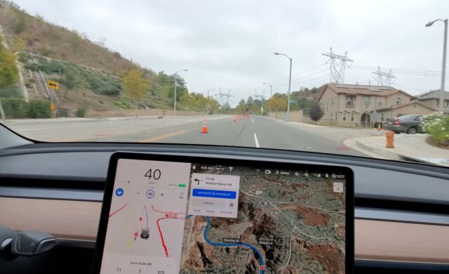 Tesla's full self-driving software successfully recognized these traffic cones and moved to the right lane.
