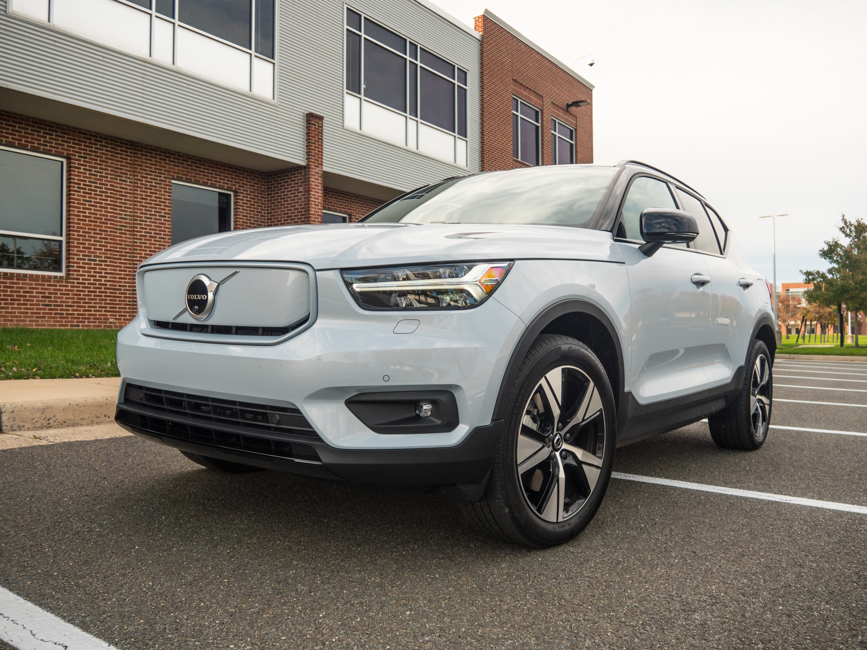 A front 3/4 view of the Volvo XC40 Recharge