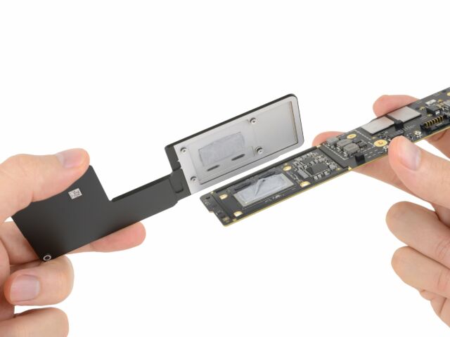 The M1 MBA's passive cooling setup, <a href="https://www.ifixit.com/News/46884/m1-macbook-teardowns-something-old-something-new">disassembled over at iFixit</a>.