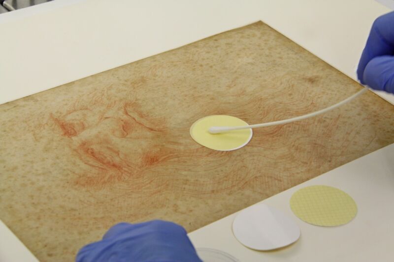 Sampling microbes from Leonardo da Vinci's <em>Portrait of a Man in Red Chalk</em> (1512).”><figcaption class=