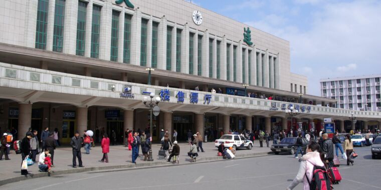 Het uitschakelen van het flitsprogramma maakt de Chinese spoorwegen een dag lang lam