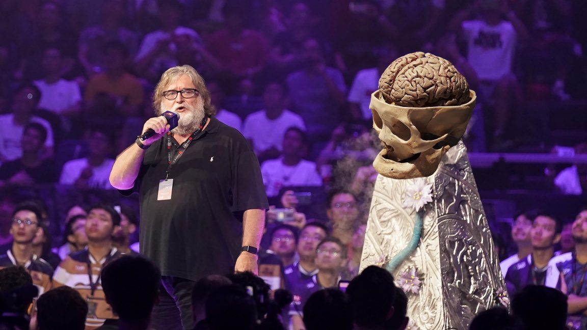 Valve’s Gabe Newell imagines “editing” personalities with future headsets