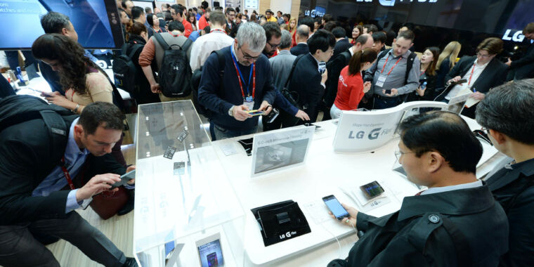 Mobile World Congress will proceed without vaccination requirements