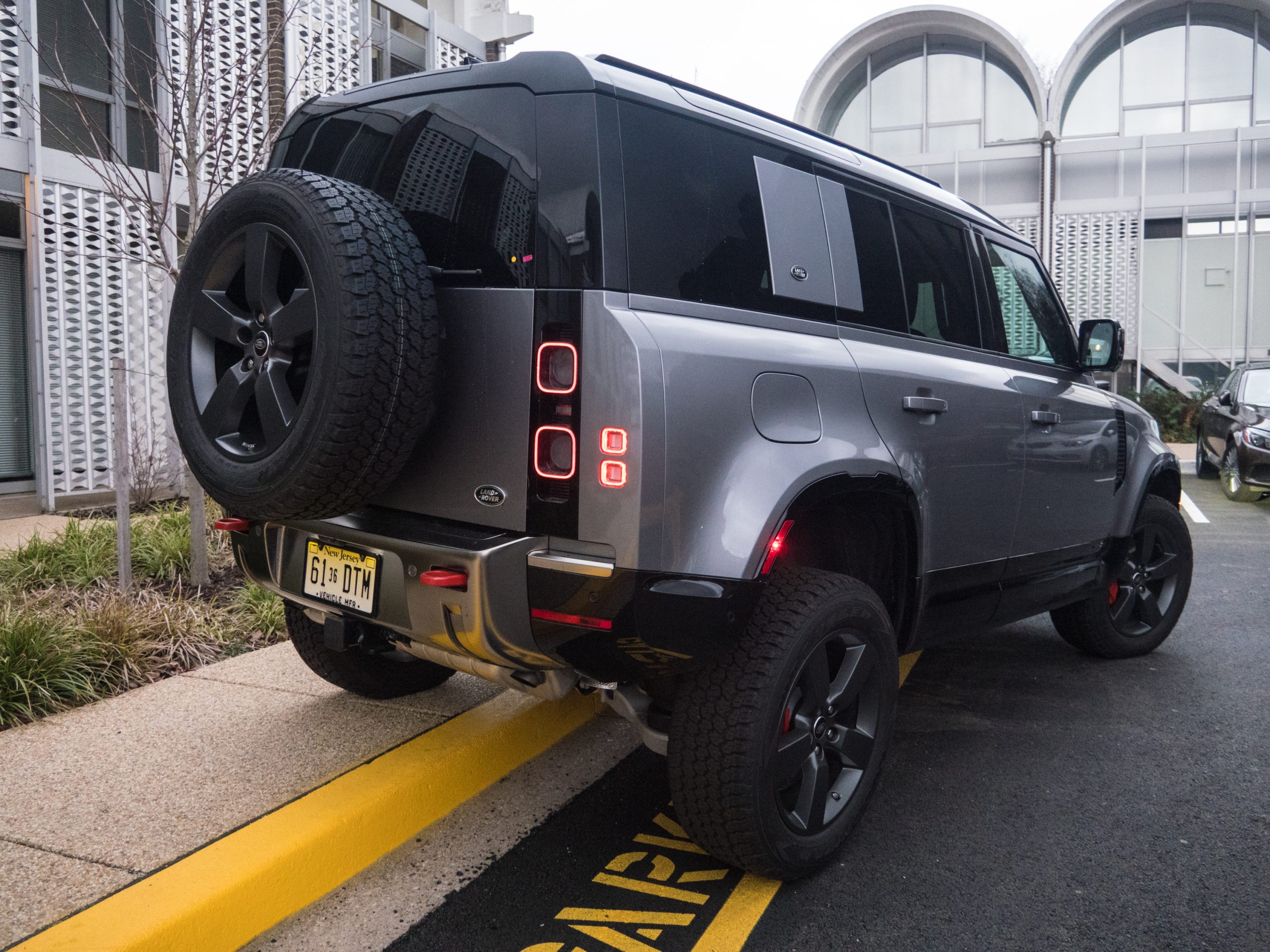 The Land Rover Defender—rugged, charming, but drinks like a fish - Ars ...