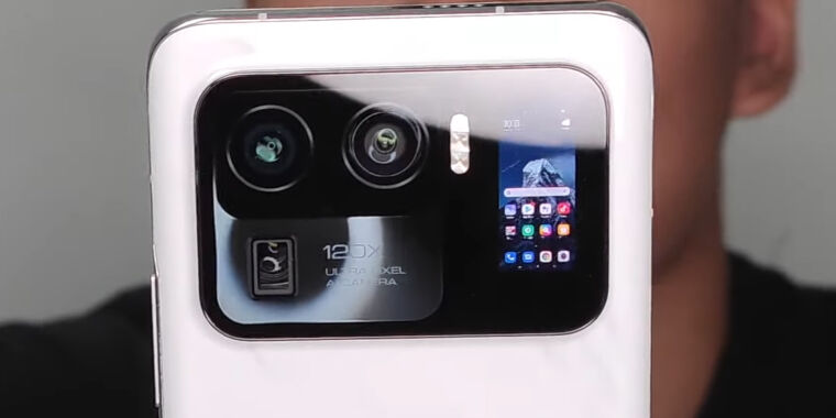 Il nuovo smartphone Xiaomi ha uno schermo aggiuntivo … uh, l’urto della fotocamera?