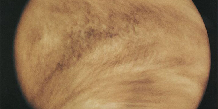 Scientific community on report of a strange chemical in Venus: probably not