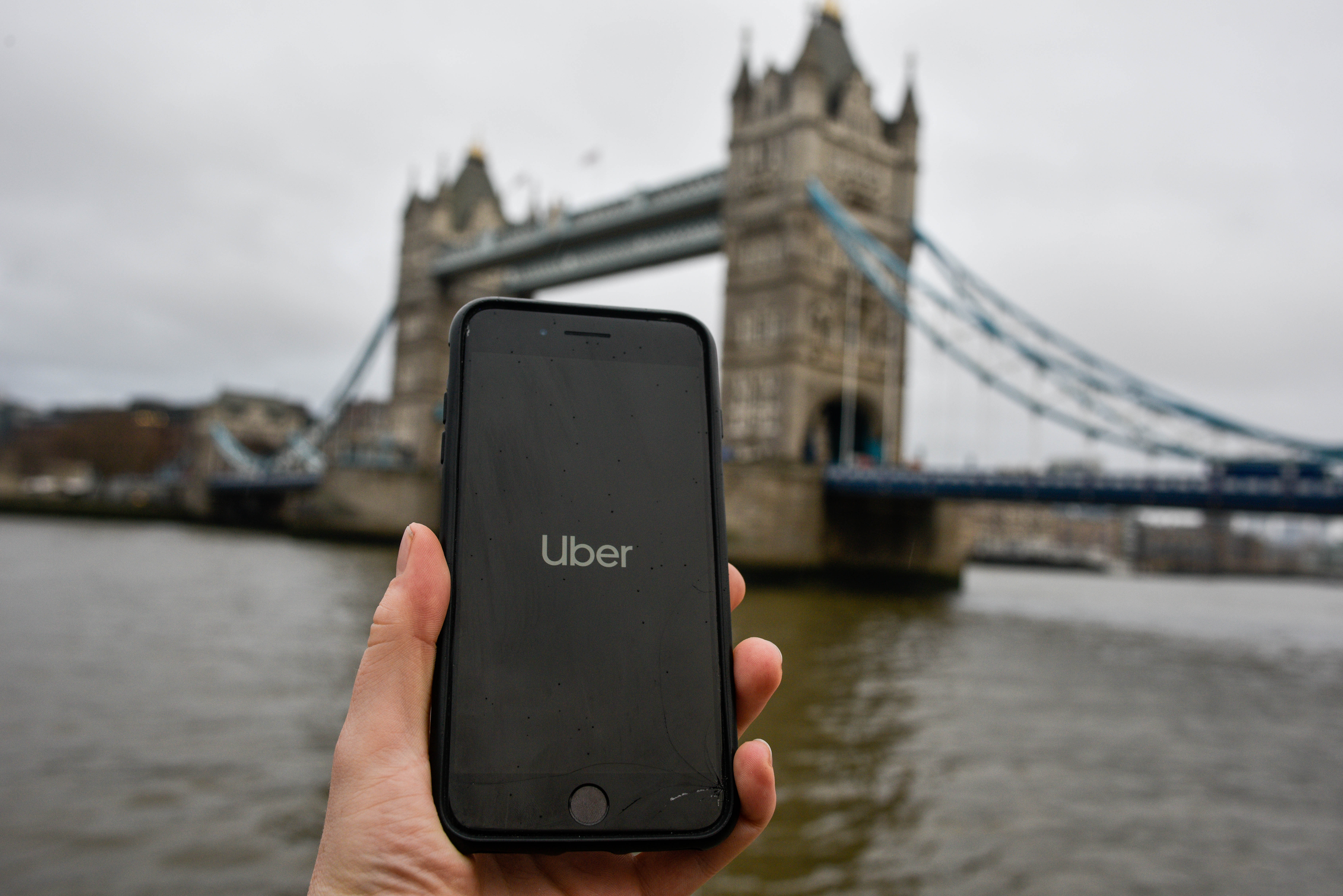 UK Supreme Court says Uber drivers are not independent contractorsintro image