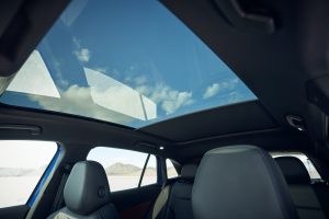 The panoramic glass roof of a VW ID.4