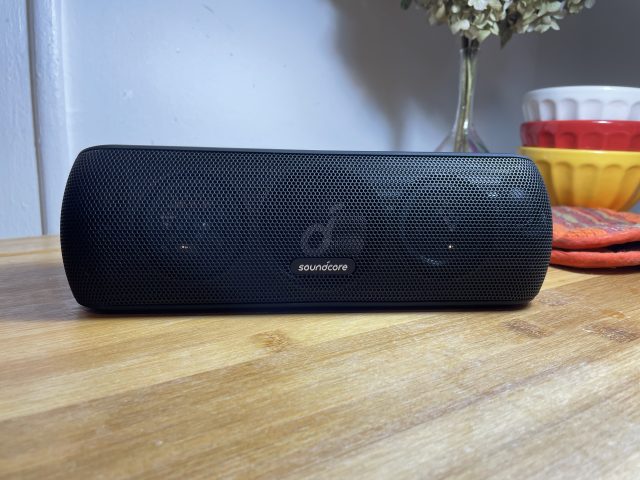 Soundcore Motion Plus de Anker es un altavoz Bluetooth de sonido completo que no arruinará el banco.